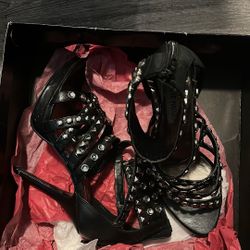 7.5 Black Heel