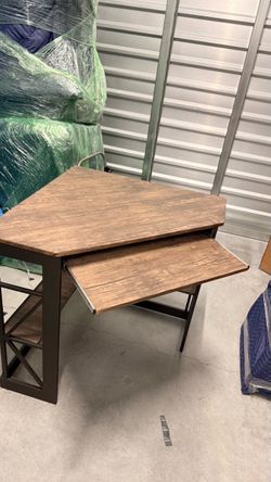 Corner desk