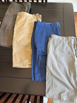 Volcom Men’s size 38 shorts in multiple colors