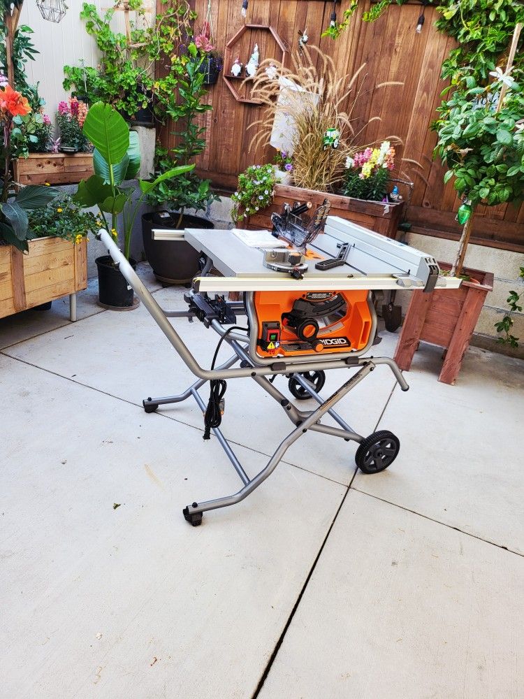 Ridgid 15 Amp 10 in. Portable Corded Pro Jobsite Table Saw with Stand.(Open box never used))
