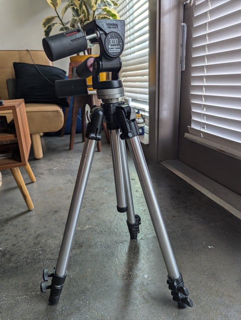 Bogen Manfrotto 3030 Pro Tripod