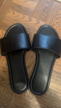Black sandles
