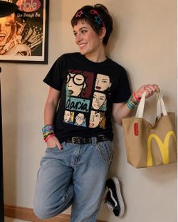 Sz sm Daria tshirt
