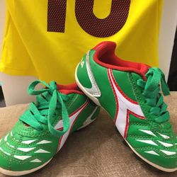 DAIDORA Unsex Toddler Soccer Shoe/ 
