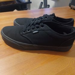 Van's Men's Size 7.5/ Women's Size 9