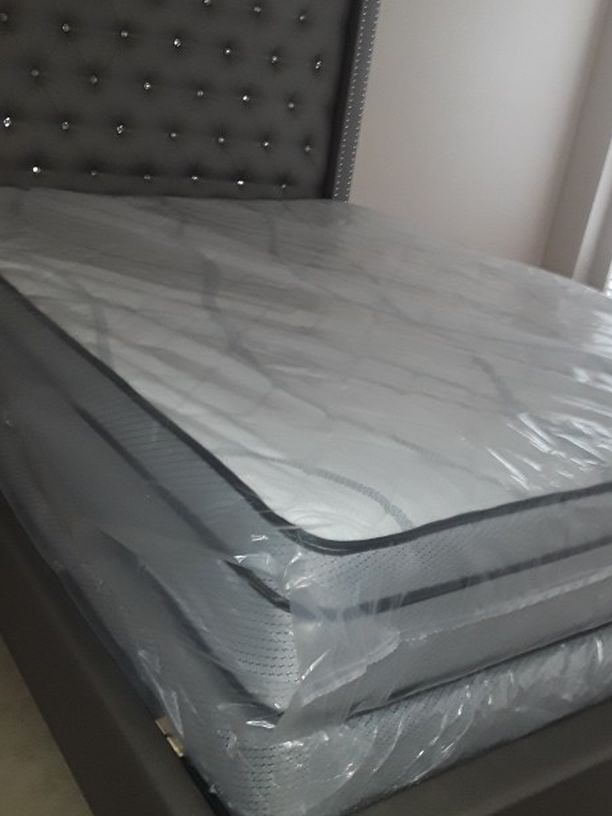 Pillow top Queen Size Mattress Sets $299.99 Free Delivery (Mattress And Boxsprings Only)