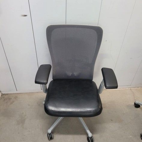 Haworth Zody Ergonomic Task Chair Leather Seat