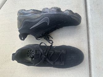 Nike Air VaporMax Flyknit Sneakers Triple Black