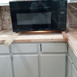 1.7 Cubic Foot Microwave 