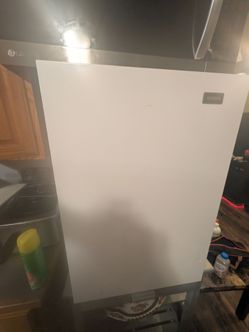 Midea White Compact Mini Fridge
