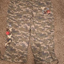 St. John Bay Capri Women's  Floral Size 16 Pants-$15.00