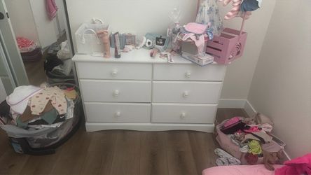 White 6-Drawer Double Dresser