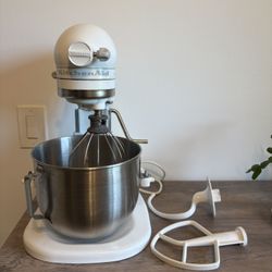 Kitchen Aide Stand Mixer- Used Less Than 10 Times