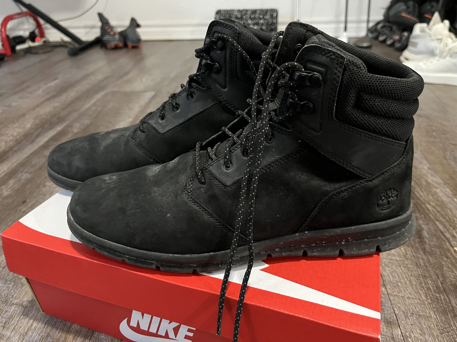 TIMBERLAND MEN'S GRAYDON MID LIGHTWEIGHT SNEAKER CHUKKA BOOT BLACK NUBUCK 