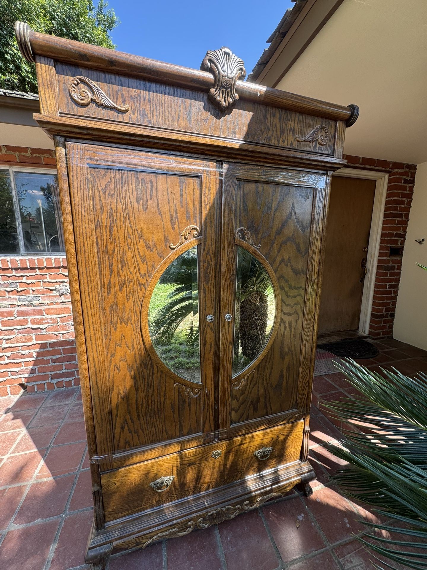 TV armoire