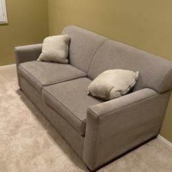 Love Seat With Pull Out Bed-queen Sleeper 