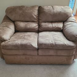 Comfy loveseat Couch 