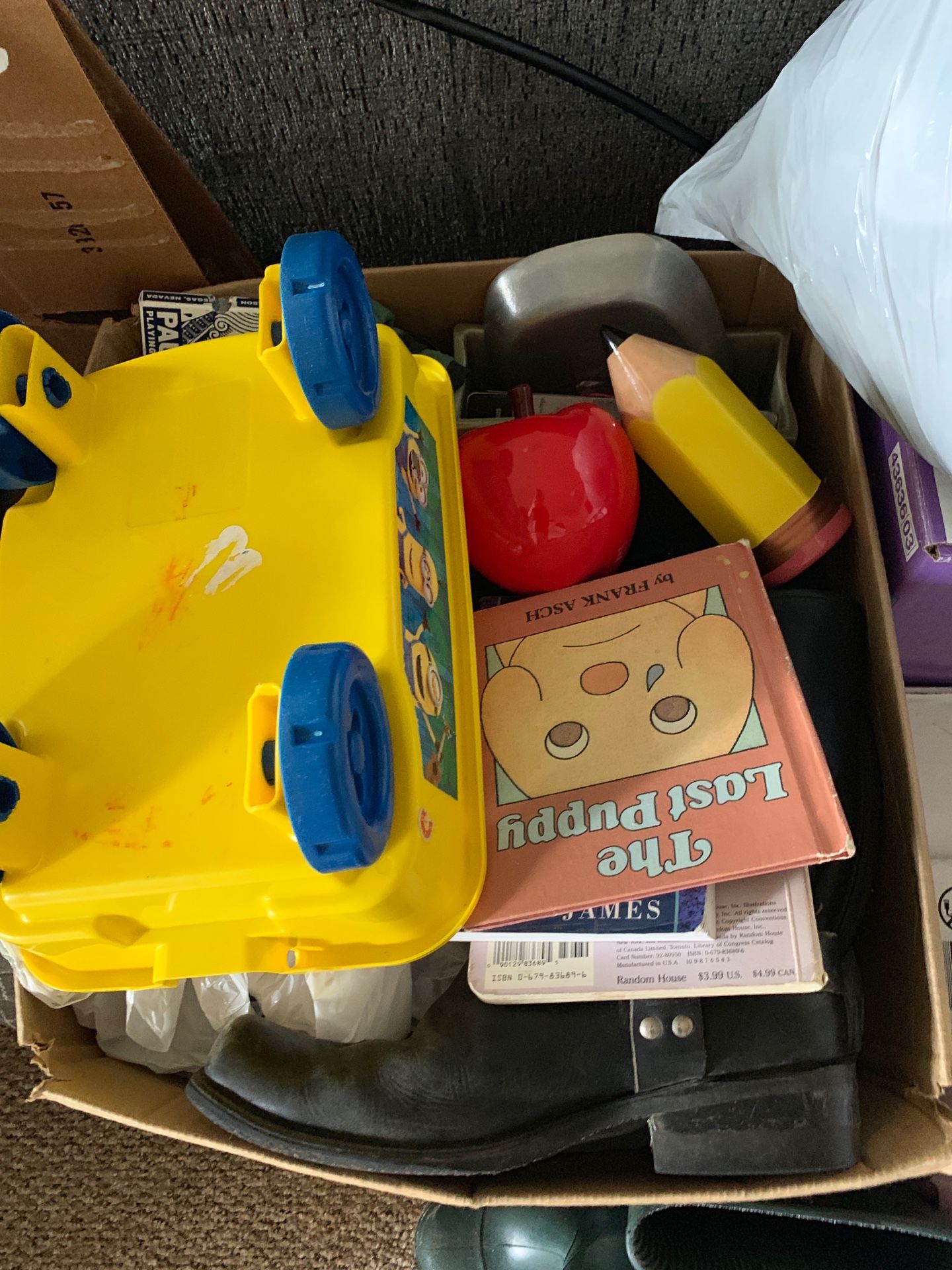 A box of random stuff for Sale in WA OfferUp