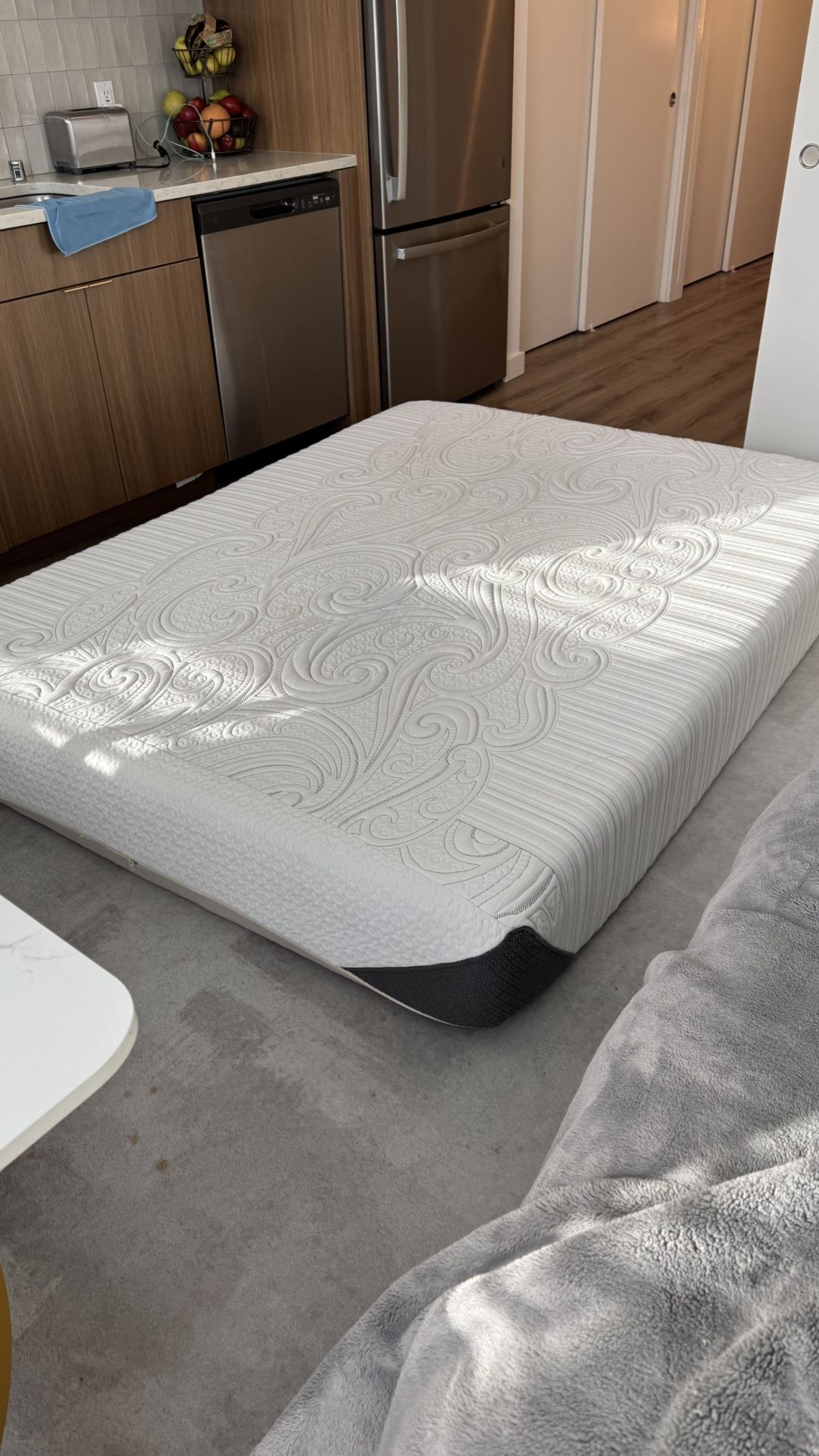 Queen Mattress - Like New! $70 (Must Go Today!)