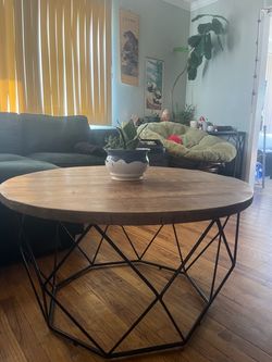 Round coffee table