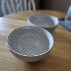 INFUSE 2-Piece Stoneware Ramen Soup Bowl Set Ivory Stars NEW