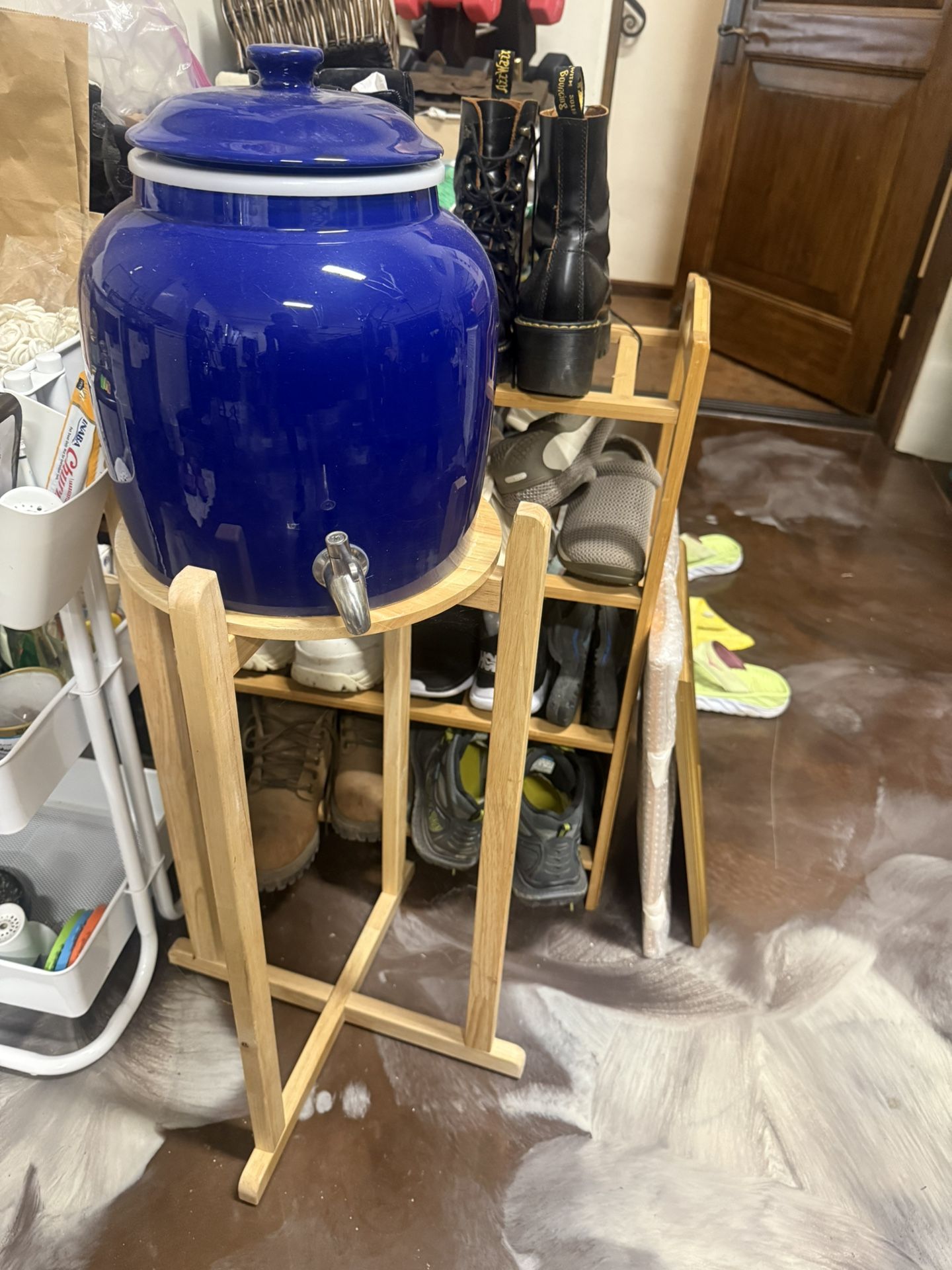 Blue Ceramic Water Dispenser With Stand