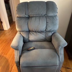 Powerlift Recliner w/Cover and Side Table 