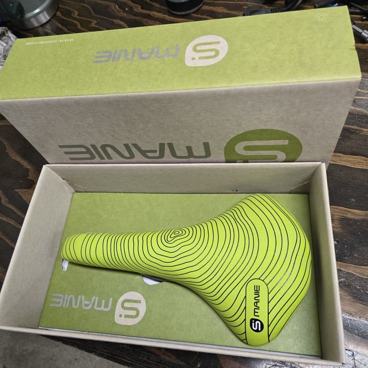 NIB Smanie Nspire racing saddle Neon Green