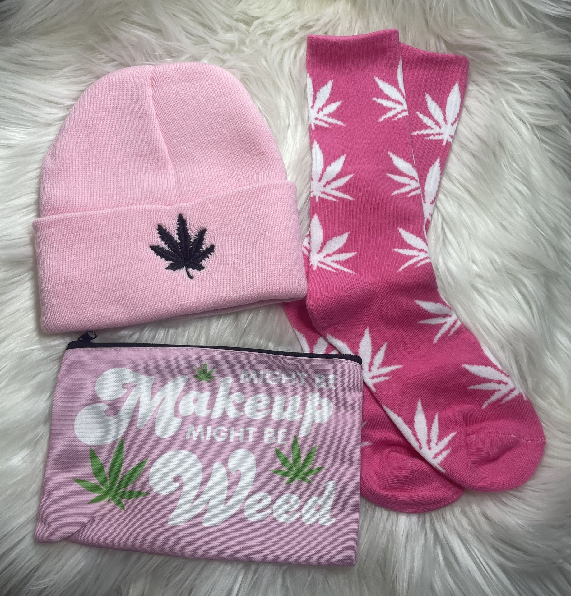 Brand New 3 Piece Pink Leaf Beanie Hat Gift Set