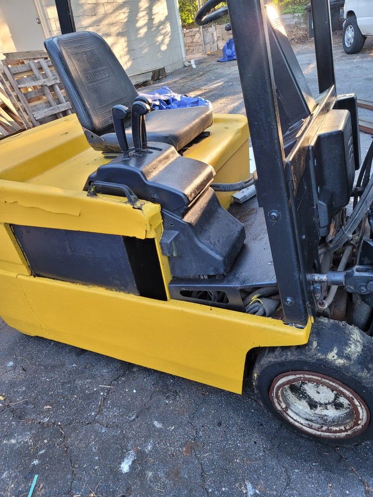 Yale Electric Forklift With Dead Battery