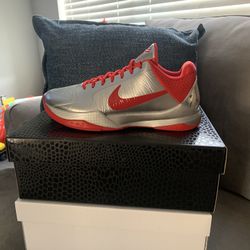 Kobe V Protro Caitlin Clark SZ9.5 New