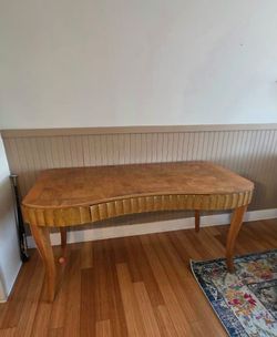 Fluted wood desk