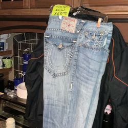 Men’s True Religion, Jeans, Brand New Size 4032, Pay 200 Asking 75