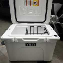 YETI Tundra 35 Cooler White