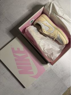 Travis Scott shy pink size 10.5 DS