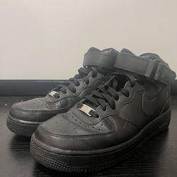 SIZE 7.5 MEN - Nike Air Force 1 Mid 07 Triple Black