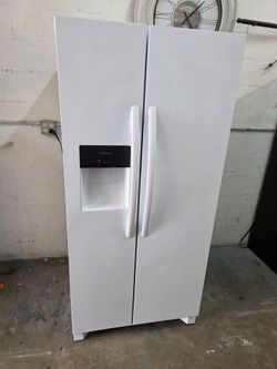 Like new 36 " SIDE By Side Refrigerator ice maker doesn't work