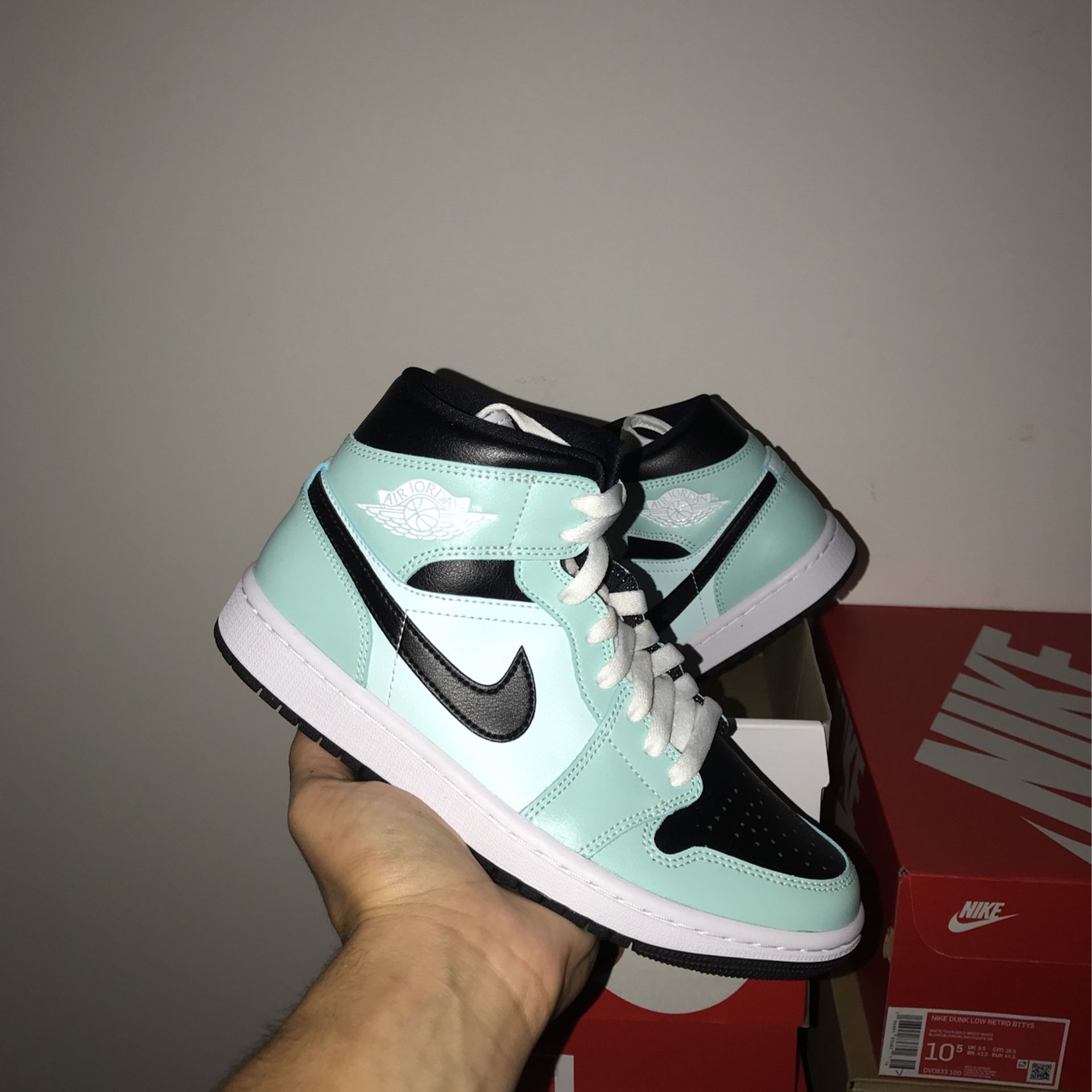 Air Jordan 1 Mid Aqua Blue Tint
