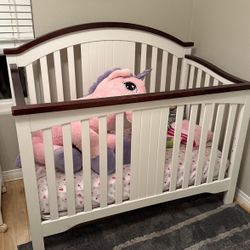 Crib  With Changing Table