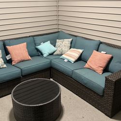 Outdoor sectional