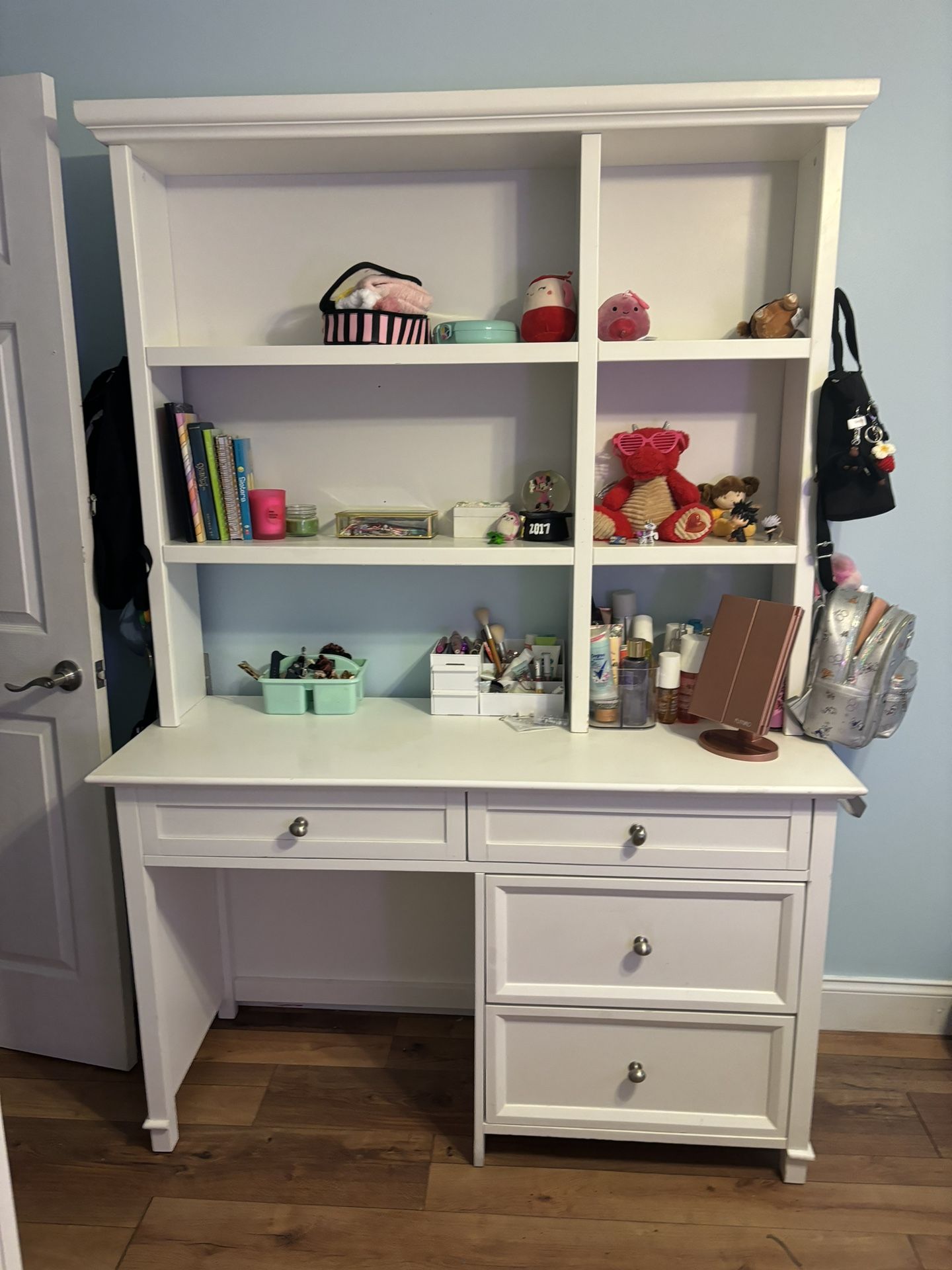 Must go ASAP!! Large White Desk W/Hutch