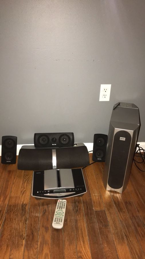 Sanyo Home theater system DVD/CD/FM-AM