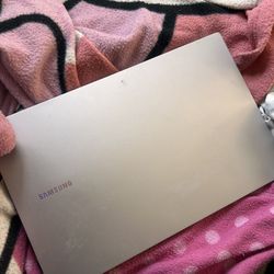 SAMSUNG 15.6" Galaxy Book3 Business Laptop