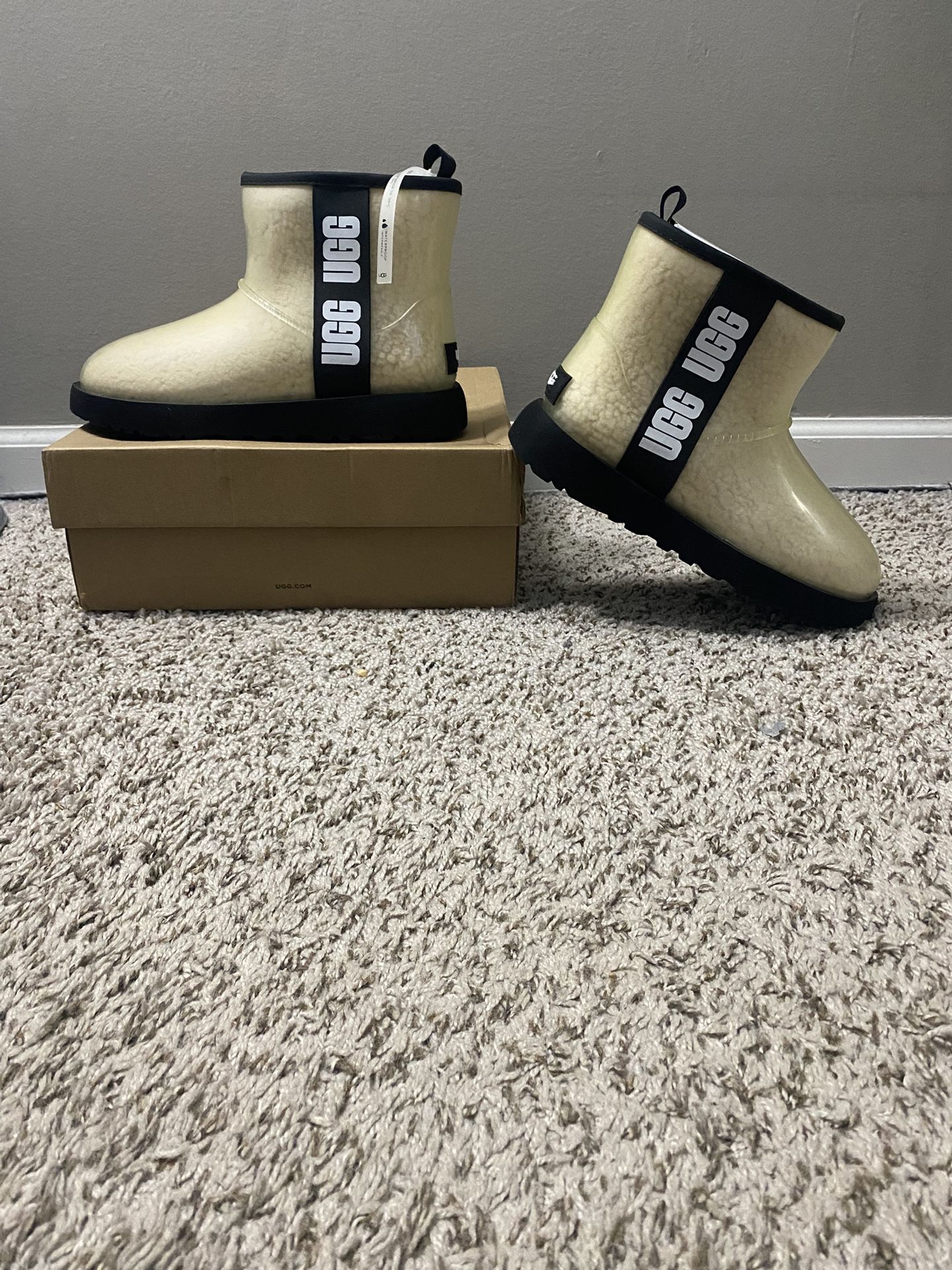 Women’s UGG Boots Sz 7 Brand New!