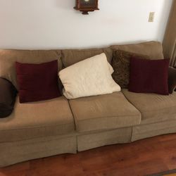 Brown couch In Great Condition