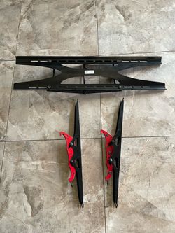 TV wall mount bracket (36” to 60”) Like New