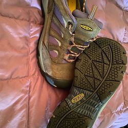 Keen men’s size 9