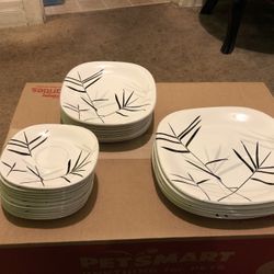 Mikasa "Serenity" Square Dinnerware Set - 24 Pieces (Tempo Eighty CE702)