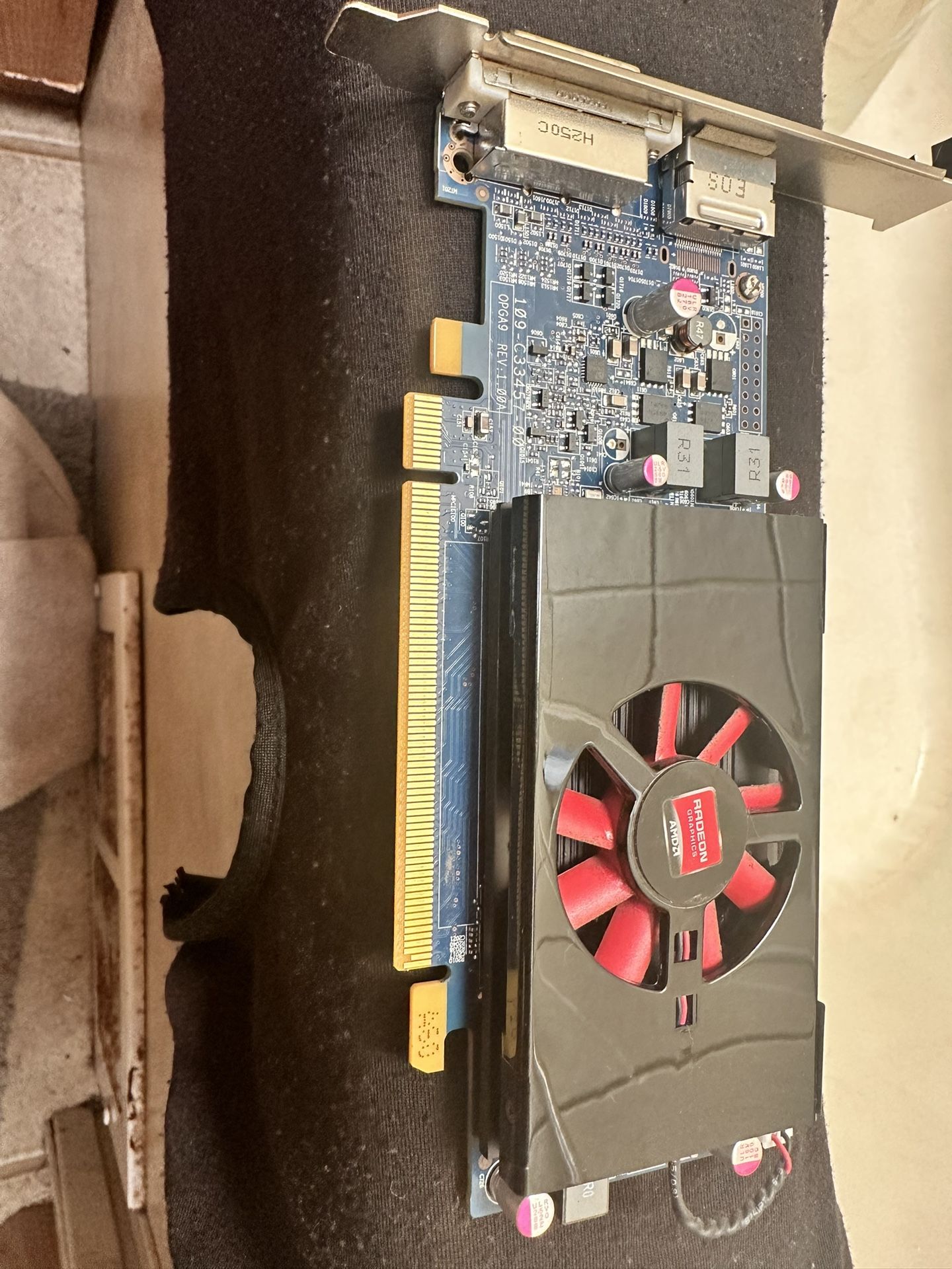 RADEON GRAPHICS Card1gb