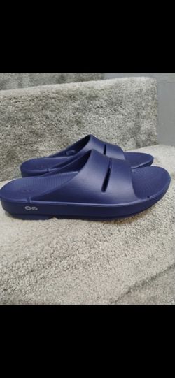 OOFOS WOMEN'S SIZE 9